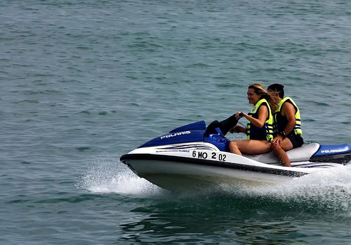 Jet skis, paddle boards, inflatables... new rules for activities off